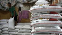 Artinya, setelah panen raya, stok CBP Bulog pada akhir April, bisa di atas 1 juta ton beras dan jumlah itu sudah memenuhi CBP per tahun, sehingga tidak diperlukan lagi impor beras.