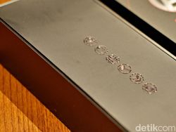 Intip Isi Kotak Oppo Reno5 Marverl Avengers Edition Harga Rp 5,7 Juta