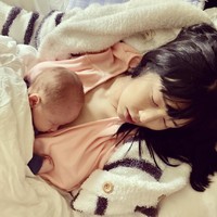 Sayuri melahirkan seorang putra pada 4 November 2020. Ia pun mengungkap alasannya memberi nama ‘Zen’ di akun Instagram. “Namanya ‘Zen’ yang berarti segalanya bagiku. Dia adalah segalanya bagiku.” Foto: dok. Instagram sayuriakon13