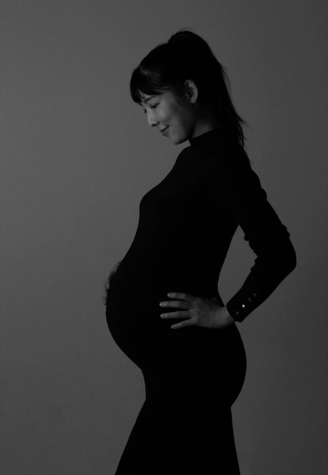 Pada Senin (16/11/2020), Sayuri membuat pengakuan mengejutkan di akun Instagram. Ia mengunggah fotonya yang sedang mengandung dan mengungkap keputusannya untuk menjadi single mother. Foto: dok. Instagram sayuriakon13