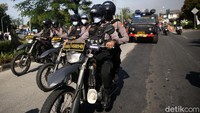 Mereka telah mengawal sejak Habib Rizieq Shihab bergerak dari Bareskrim Polri.