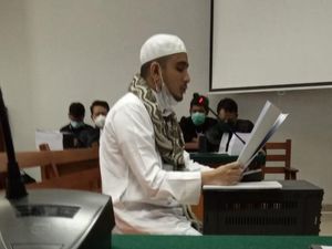 Pengacara Kabarkan Menantu Habib Rizieq Bebas Hari Ini