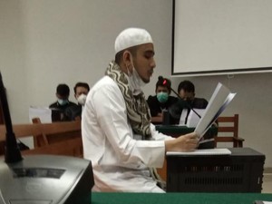 Pengacara Kabarkan Menantu Habib Rizieq Bebas Hari Ini