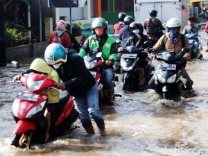 Sungai Meluap, Jalan Raya Sapan Tegalluar Tergenang