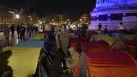 Ratusan tenda didirikan berjajar di sepanjang alun-alun.