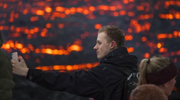 Akses ke lokasi sebelumnya diblokir, namun akhirnya dibuka untuk umum. Walaupun begitu, Departemen Perlindungan Sipil dan Manajemen Darurat Islandia menekankan bahwa pendakian hanya disarankan bagi mereka yang terbiasa berada di medan yang sulit. Akses ke lokasi sebelumnya diblokir, namun akhirnya dibuka untuk umum. Walaupun begitu, Departemen Perlindungan Sipil dan Manajemen Darurat Islandia menekankan bahwa pendakian hanya disarankan bagi mereka yang terbiasa berada di medan yang sulit.