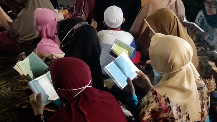 Warga Gelar Tahlilan Untuk 10 Korban Tewas Kebakaran Matraman