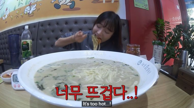youtuber mukbang 3 kg steak dan 5 kg mie