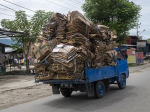 5 Kerugian Pikap Dipaksa Angkut Barang Berlebihan