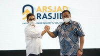 Sejumlah Menteri Kabinet Indonesia Maju, yakni Menteri Perdagangan M. Lutfi, Kepala BKPM Bahlil Lahadiala, Menteri Perhubungan Budi Karya Sumadi, Menteri Kelautan dan Perikanan Sakti Wahyu Trenggono hadir dalam acara deklarasi Arsjad Rasjid sebagai Ketua Umum Kadin periode 2021 - 2026. 