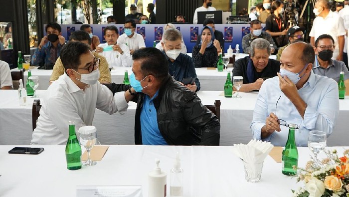 Wakil Ketua Umum Kadin resmi mencalonkan diri sebagai Ketua Umum Kamr Dagang dan Industri (KADIN) Indonesia periode 2021-2026.