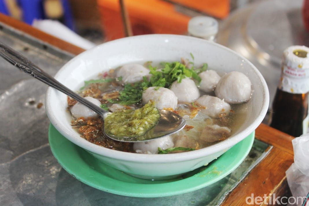 bakso kikil pak jaka yang berada di Suryakencana, Bogor.