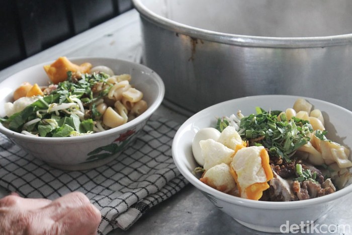 Bakso Pak Edan Kuliner Bogor Buat Pencinta Pedas, Bakso Rawit Boa Edan yang Nampol!