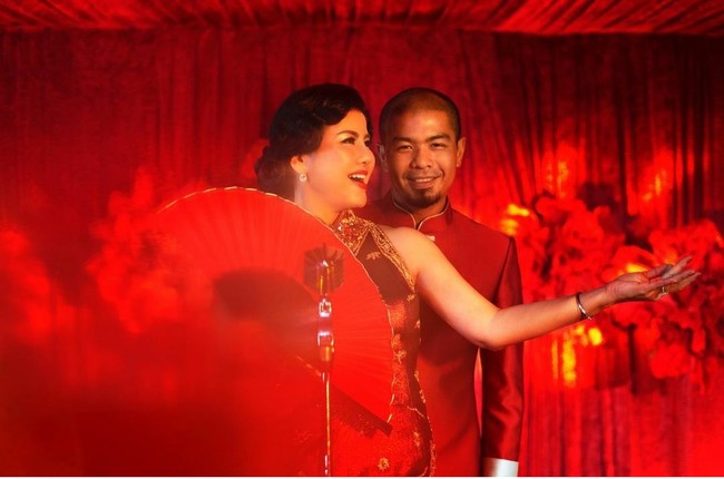 Bersama Bams, Desiree memiliki grup vokal bernama Moon. Ibu dan anak itu bahkan sudah mengeluarkan single berjudul Will You Dance With Me yang rilis pada 2019.  Foto: Dok. Instagram/@mamitoko