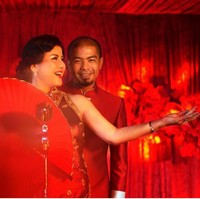 Bersama Bams, Desiree memiliki grup vokal bernama Moon. Ibu dan anak itu bahkan sudah mengeluarkan single berjudul Will You Dance With Me yang rilis pada 2019.  Foto: Dok. Instagram/@mamitoko