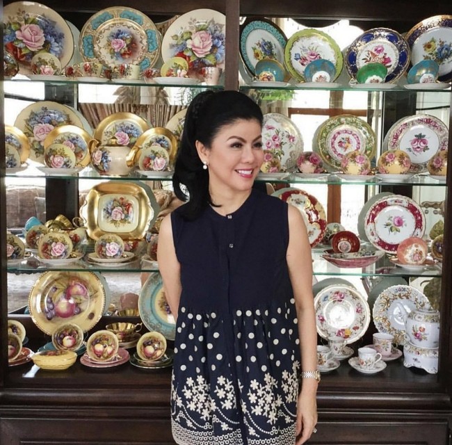 Desiree suka melukis dan membuat teko, keramik dan tanak liat. Selain itu, ibunda Bams itu pun punya suara emas.  Foto: Dok. Instagram/@mamitoko