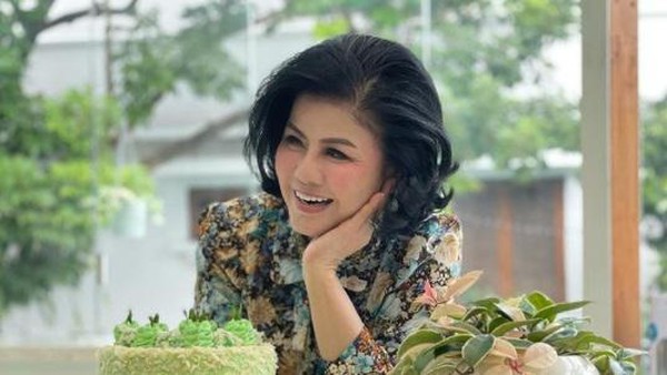 Pesona Cantik Desiree Tarigan Saat Bikin Kue hingga Gelato