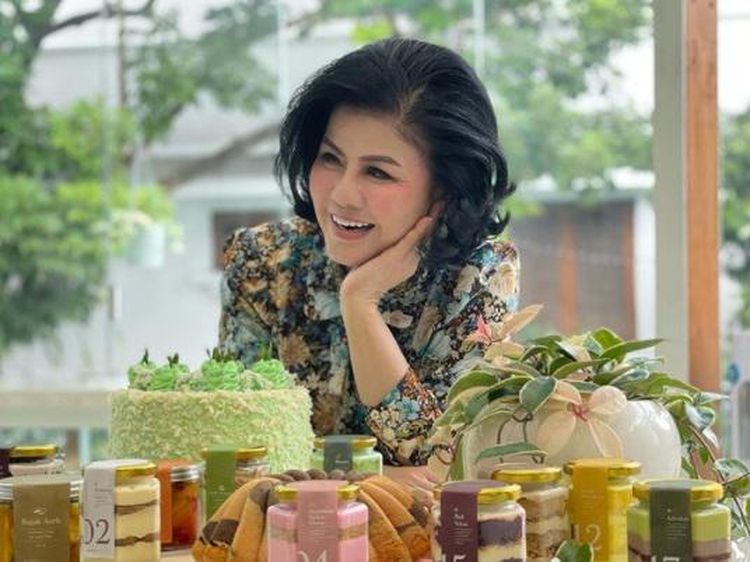 Pesona Cantik Desiree Tarigan Saat Bikin Kue hingga Gelato