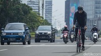 Polda Metro Jaya sempat menegaskan semua jenis sepeda, termasuk road bike, harus melaju di dalam lajur sepeda permanen (uji coba) di Jl Sudirman-Thamrin. Belakangan, komunitas road bike meminta keringanan supaya diperbolehkan melaju di luar jalur sepeda.