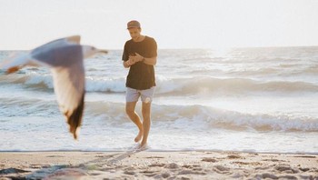Seekor burung camar Florida terbang tepat saat gambar diambil. Foto: Brightside/UncleRushLimbaugh/Reddit