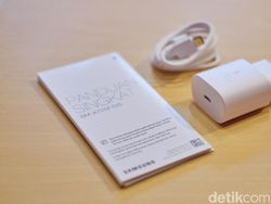 Unboxing Samsung Galaxy A72, HP Mid-range Berpenampilan Mewah