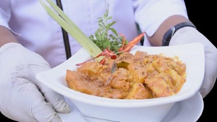 gulai tepek ikan, makanan khas Jambi yang rasanya lezat.