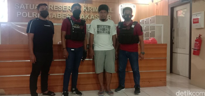 Irwan Darmawan (57) pelaku pencabulan terhadap anak sahabatnya. (Reinhard Soplantila/deitkcom)
