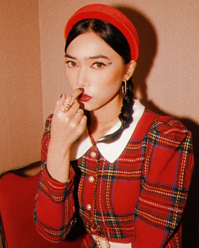 Penampilannnya itu makin meyakinkan netizen kalau dirinya memang mirip Cheon Seo Jin. Soe jin bgtttt, tulis netizen. Choi sojin versi indo, kata netizen lagi. Foto: Instagram/@isyanasarasvati