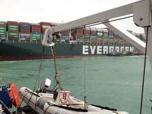 Pemilik Yakin Kapal Raksasa Nyangkut di Terusan Suez Bisa Segera Dilepaskan
