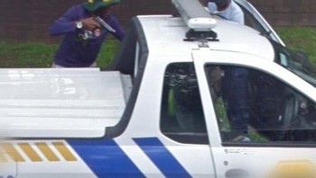 Ditodong pistol. Foto: dok Jon Rafman