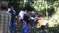 Belum diketahui pasti apa penyebab fenomena tersebut. Ahli geologi Ade Edwar mengatakan perlu ada penelitian soal fenomena yang terjadi di Padang Pariaman tersebut benar-benar alami atau dibuat-buat demi sensasi.  (Foto: Jeka Kampai-detikcom)