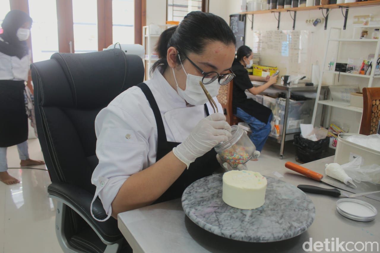 Berkah Pandemi, Ulla dan Febby Kini Sukses Jualan Lunch Box Cake