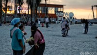 Kepala Dinas Penanaman Modal dan Pelayanan Terpadu Satu Pintu (DPMPTSP) Kabupaten Tangerang, Nono Sudarno mengatakan setelah dilakukan pengecekan proses perijinan pembangunan pantai buatan itu sudah lengkap