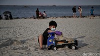 Pantai reklamasi menyajikan alternatif baru wisata bagi warga Jakarta. Rachman/detikcom