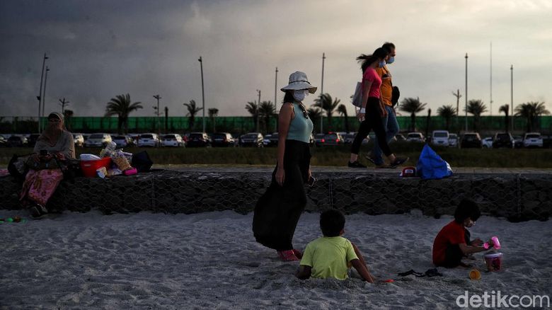 Menikmati Akhir Pekan di Pantai Pasir Puith PIK 2 Nama Pantai Pasir Putih di kawasan Pantai Indah Kapuk tengah populer di kalangan traveler. Yuk, lihat lagi keseruannya!.