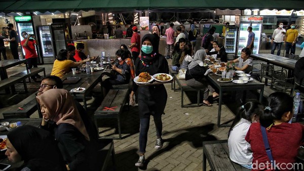 Kebanyakan banyak warga Jakarta yang datang kesini untuk menikmati akhir pekan. Dan tempat ini selalu ramai. Kebanyakan banyak warga Jakarta yang datang kesini untuk menikmati akhir pekan. Dan tempat ini selalu ramai.