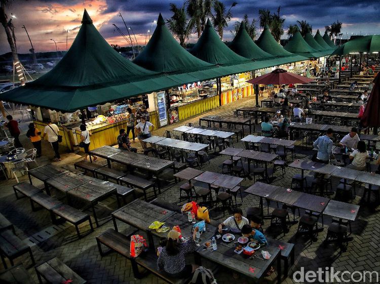 Menikmati Sunset di Food Court Pantai PIK 2