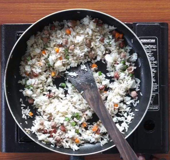 Inspirasi Chef Tiarbah 'Masak Darurat' Saat Bikin Nasi Goreng Whiskas