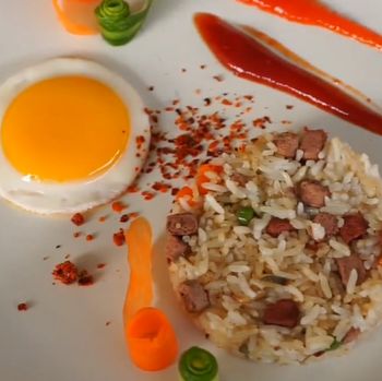 Inspirasi Chef Tiarbah 'Masak Darurat' Saat Bikin Nasi Goreng Whiskas