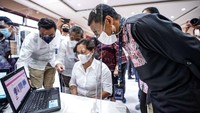 Dan tambahan Rp 10 triliun untuk kartu pra kerja di mana ini akan digunakan untuk bantuan subsidi upah dan bantuan subsidi upah, ini besarnya Rp 8,8 triliun dan sisanya Rp 1,2 triliun akan diberikan kepada kartu pra kerja Foto: Kemenparekraf