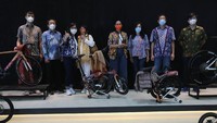 Andri Dwinanda (Direktur United Bike), Stephen Mulyadi (Komisaris United Bike), Gati Wibawaningsih (Dirjen IKMA Kemenperin RI), Carmanita, Loemongga Moehasan Kartasasmita, Jenni Megawati, Henry Mulyadi (Komisaris ATR Cycling - United Bike) dan Winston Mulyadi (Direktur ATR Cycling) saat peluncuran di Jakarta. 