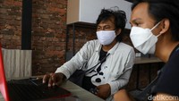 Dalam program perdana kali ini PFI Jakarta mengundang foto jurnalis muda sebagai menjadi mentor, diantaranya Adhi Wicaksono (CNN Indonesia), Edy Susanto (Fotografer Dokumenter), dan Wahyu Putro A (LKBN Antara).