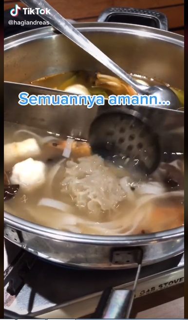 Jijik! Pria Surabaya Ini Temukan Telur Lalat saat Makan Kimchi di Restoran