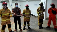 Setelah itu, ular dibawa ke pos damkar. (Foto: dok. Damkar DKI Jakarta)