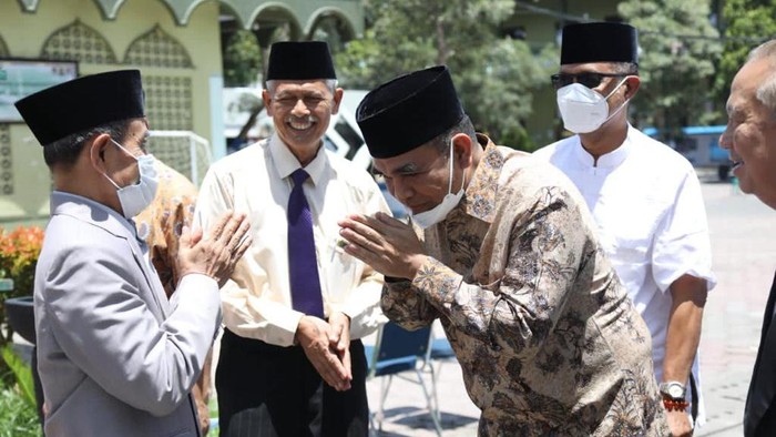 Wakil Ketua MPR Ahmad Muzani bersilaturahmi dengan pimpinan Pondok Pesantren Modern Darussalam Gontor di Ponorogo, Jawa Timur.