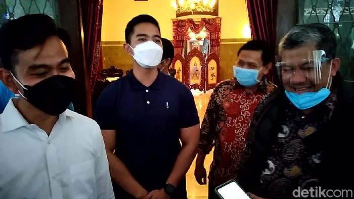 Wali Kota Solo Gibran Rakabuming Raka dengan Wakil Ketua Umum Partai Gelora Fahri Hamzah dan Kaesang Pangarep, Sabtu (27/3/2021).