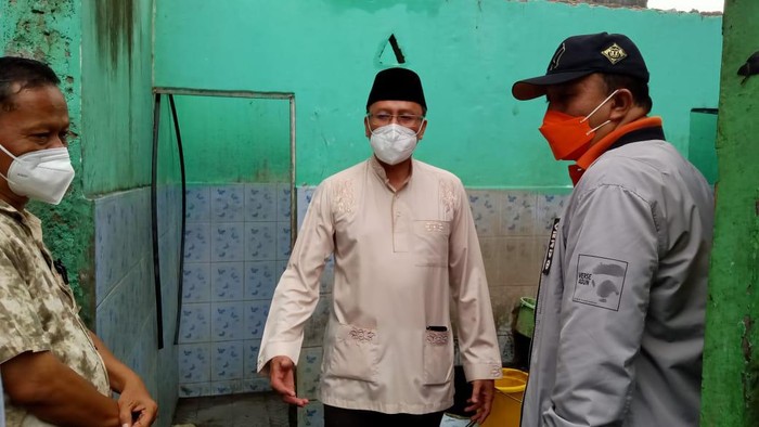 Walkot Jakpus cek lokasi kebakaran di Kwitang (Rahmat Fathan-detikcom)