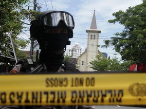 Sekuriti Katedral Makassar Cegah Pelaku Bom Bunuh Diri Luka di Kepala-Perut