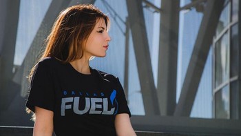 Katherine Mystik Gunn merupakan atlet esports Halo: Reach, sekaligus streamer dan cosplayer yang telah menghasilkan total pendapatan dari tujuh turnamen sebanyak USD 122,5 ribu (sekitar 1,7 miliar rupiah). Dia adalah Foto: (sportskeeda.com)