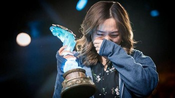 Lioooon alias Li, Xiao Meng adalah wanita pertama yang memenangkan Final GLobal Hearthstone Grandmasters dan Turnamen Esports Blizzcon. Total pendapatan yang sudah ia dapatkan dari tujuh turnamen yakni USD 238 ribu (sekitar 3,4 miliar rupiah). Foto: (sportskeeda.com)